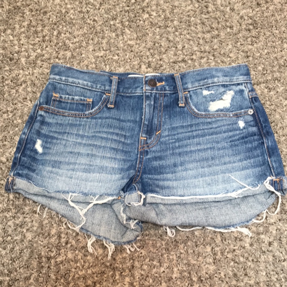 Brand New Without Tags Abercrombie & Fitch Jean Shorts.🤍Size 26/2.
